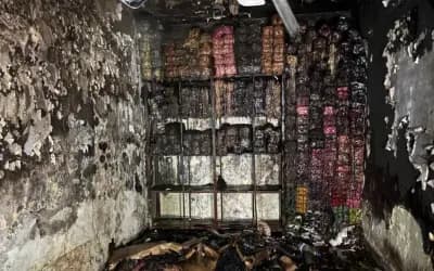 শাহজাদপুরে অগ্নিকাণ্ডে সুতার দোকান পুড়ে ছাই; দগ্ধ এক