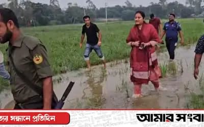 শাহজাদপুরে জুয়াড়িদের ধরতে পানিতে নামলেন ইউএনও, আসর থেকে ১৪ জুয়াড়ি আটক