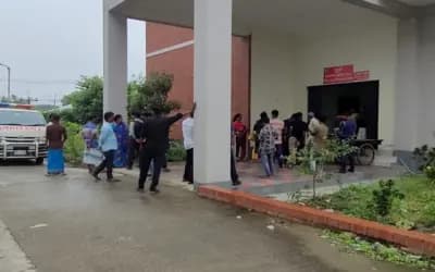 সিরাজগঞ্জে ট্রাকের ধাক্কায় বাসচালকসহ নিহত ২, আহত ১০