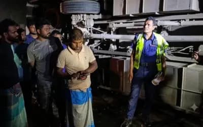 সিরাজগঞ্জে বাস-ট্রাকের সংঘর্ষে নিহত ২, আহত ১০