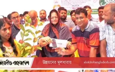 সিরাজগঞ্জে শিক্ষার্থীদের মাঝে গাছের চারা ও বৃত্তি বিতরণ