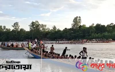 সিরাজগঞ্জের রায়গঞ্জে ফুলজোড় নদীতে পানশী নৌকাবাইচ