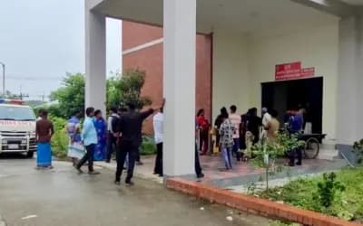 সিরাজগঞ্জে ট্রাকের ধাক্কায় নিহত ২, আহত ১০