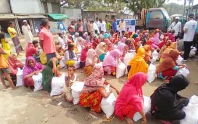 শাহজাদপুরে ২৫০ অসহায় পরিবার পেল খাদ্যসামগ্রী