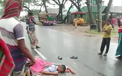 তাড়াশে বাসের চাপায় পথচারী নিহত