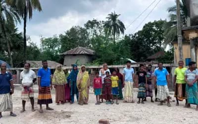 চলাচলের রাস্তায় ঈদগাহ মাঠের প্রাচীর তাড়াশে অবরুদ্ধ ৪০টি পরিবার