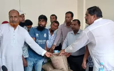 সিরাজগঞ্জে ২ হাজার ২০০ কৃষকের মাঝে বিনামূল্যে আমন ধানের বীজ ও সার বিতরণ
