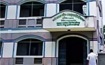 তাড়াশে কলেজ অধ্যক্ষকে দায়িত্ব পালনে বাধা ও হয়রানির অভিযোগ