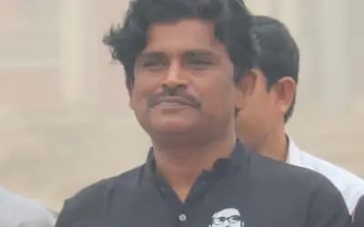 সাবেক এমপির গাড়িতে হামলার মামলায় আ.লীগ নেতা ইউপি চেয়ারম্যান গ্রেফতার
