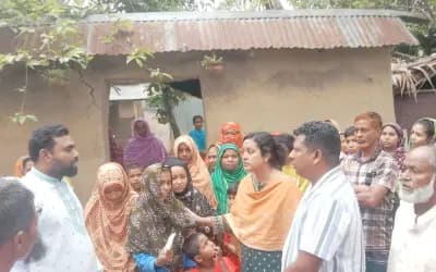 তাড়াশে বজ্রপাতে মৃত্যু,পরিবারের পাশে দাঁড়ালেন ইউএনও নুসরাত 