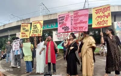 ঢাবির ছাত্রী হল সার্বক্ষণিক খোলা রাখাসহ তিন দফা দাবিতে সংহতি সমাবেশ