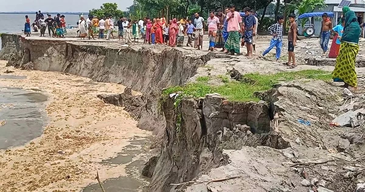 সিরাজগঞ্জের কাজীপুরে যমুনার ভয়াবহ ভাঙন