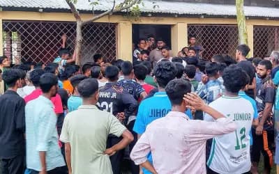 শেরপুরে শিক্ষকদের কক্ষে রেখে তালা ঝুলিয়ে দেয় ফেল করা শিক্ষার্থীরা
