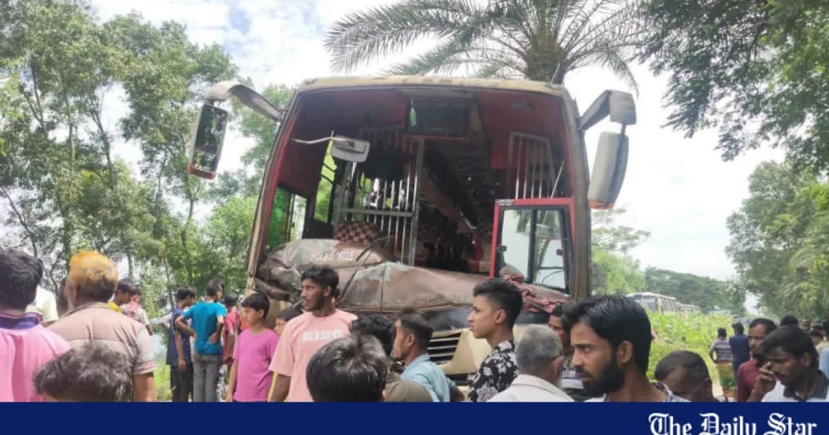 তিন জেলায় পৃথক সড়ক দুর্ঘটনায় নিহত ৬