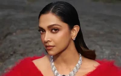 আট মাসের অন্তঃসত্ত্বা দীপিকা রাত পর্যন্ত কাজ করছেন