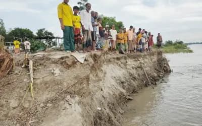 সিরাজগঞ্জে যমুনার ভাঙ্গনে বিলীন বাড়িঘর