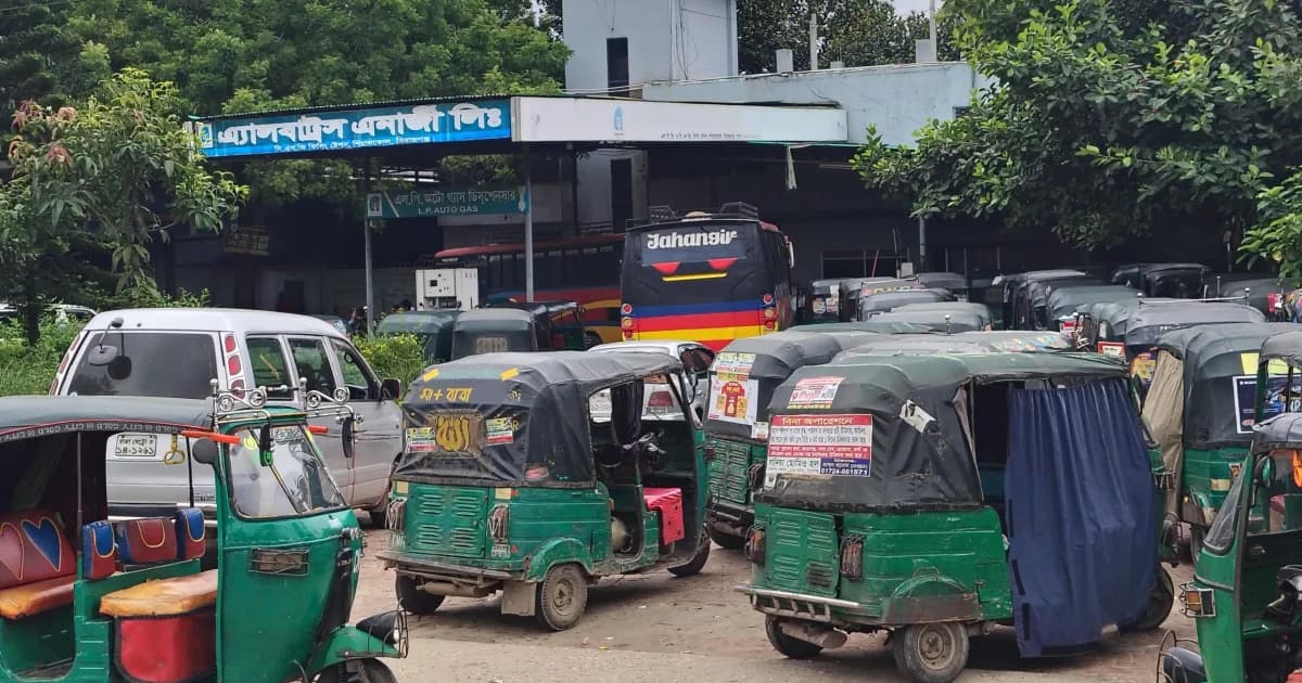গ্যাস সংকটে স্থবির সিরাজগঞ্জের পরিবহন ব্যবস্থা