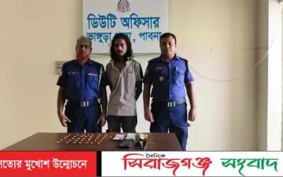 পাবনায় ১৮০ পিস ইয়াবা ও প্রায় ৭০ হাজার টাকাসহ মাদক কারবারি গ্রেফতার