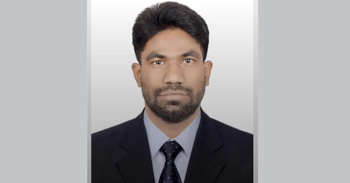 ব্যবহারিক পরীক্ষার সময় ছাত্রীদের শরীরে স্পর্শ, বদলি হলেন ল্যাব অ্যাসিস্ট্যান্ট