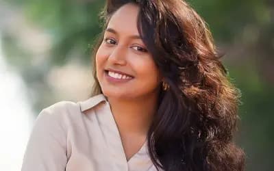 তরুণ অভিনেত্রী ইভাকে কতটা চেনেন
