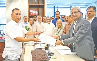 বঙ্গভবনের পথে মির্জা ফখরুল, আলোচনায় তিন পদ