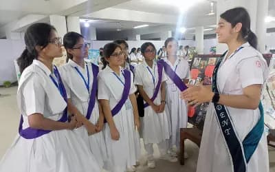 একাদশে ভর্তি নিয়ে যা জানাল হলি ক্রস কলেজ