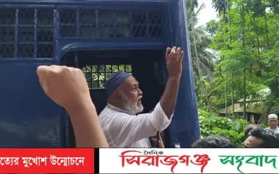 ভাঙ্গুড়ায় মাকে অশ্রুসিক্ত শেষ বিদায় দিয়ে কারাগারে ফিরলেন সাবেক মেয়র রাসেল