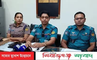 রাজশাহীতে অনার্স পড়ুয়া ছাত্রীকে ইভটিজিং: কিশোর গ্যাংয়ের তিন সদস্য গ্রেফতার
