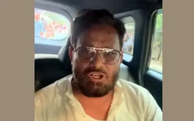 সিরাজগ‌ঞ্জে এমপি ভিপি আইনুলের গাড়িবহরে হামলা