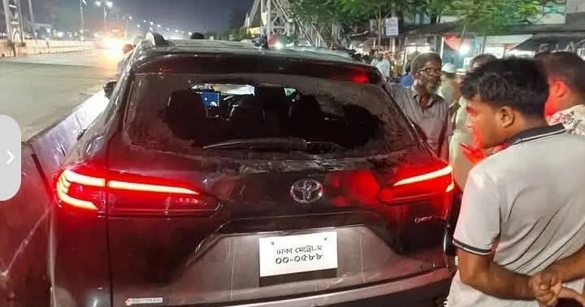 সিরাজগঞ্জে এমপির গাড়িতে ঢিল, হামলার অভিযোগ জামায়াত-এনসিপির বিরুদ্ধে