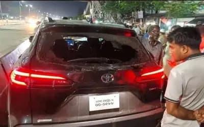 সিরাজগঞ্জে এমপির গাড়িতে ঢিল, হামলার অভিযোগ জামায়াত-এনসিপির বিরুদ্ধে
