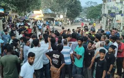 সিরাজগঞ্জে বিএনপি এমপি ভিপি আয়নুল হকের গাড়িতে হামলা, ভাঙচুর
