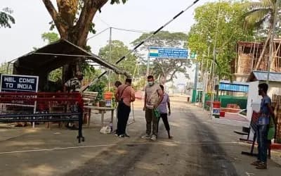 ভারতের নিষেধাজ্ঞার প্রভাব আখাউড়া স্থলবন্দরে, এক বছরে রাজস্ব আয় কমে অর্ধেক