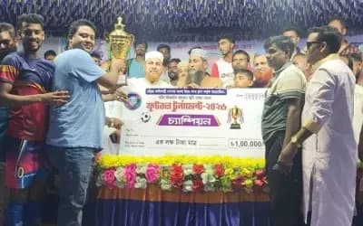 সিরাজগঞ্জের সলঙ্গায় শহীদ জিয়াউর রহমান স্মৃতি আন্তঃজেলা ফুটবল ফাইনাল খেলা অনুষ্ঠিত