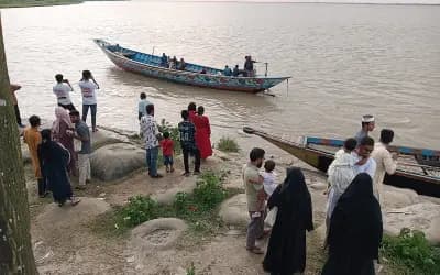 রাজবাড়ীর পদ্মাপাড়ে ‘মিনি কক্সবাজারে’ ছুটছেন বিনোদনপ্রেমীরা