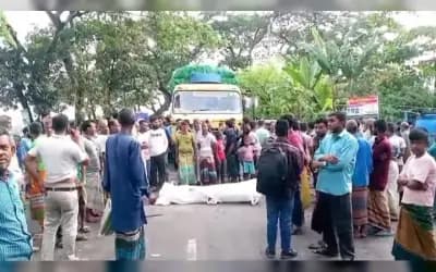 সিরাজগঞ্জে ট্রাক-পিকআপ সংঘর্ষে চালক নিহত, মহাসড়ক অবরোধ
