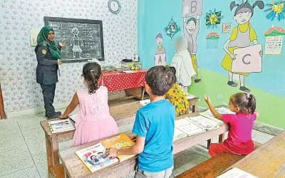 কারাগারে জন্ম, সেখানেই বেড়ে ওঠে ওরা