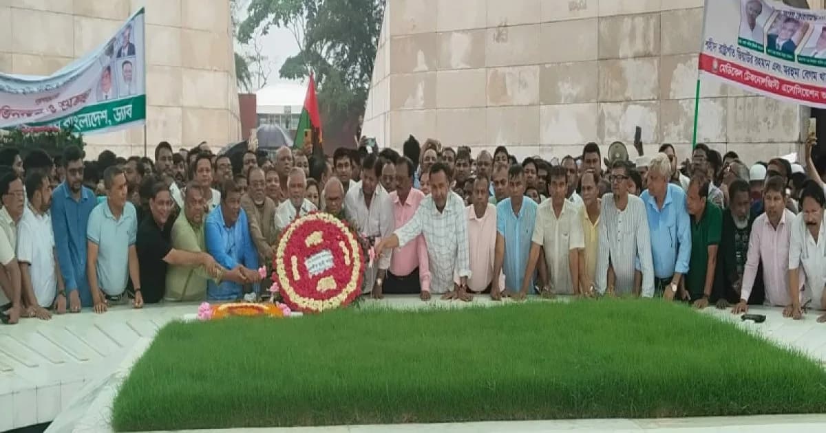 জিয়াউর রহমান ও খালেদা জিয়ার সমাধিতে বিএনপির স্থায়ী কমিটির নতুন চার সদস্যের শ্রদ্ধা