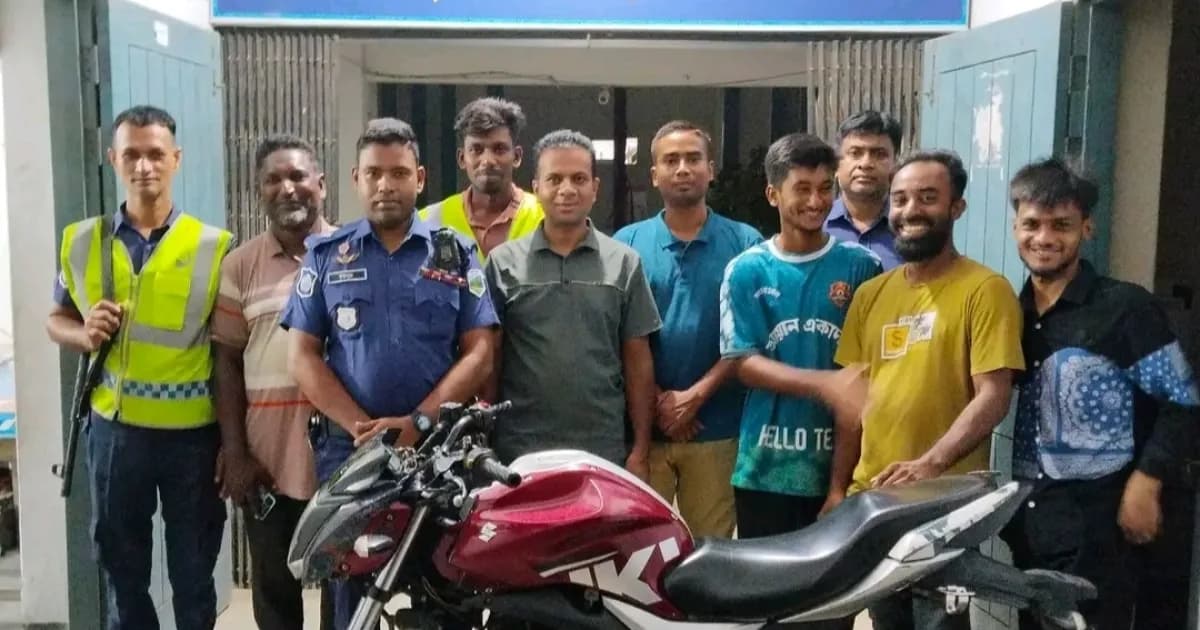 কাজিপুরে জিপিএস ট্র্যাকার থাকায় চুরি যাওয়া মোটরসাইকেল উদ্ধার, মালিকের কাছে হস্তান্তর