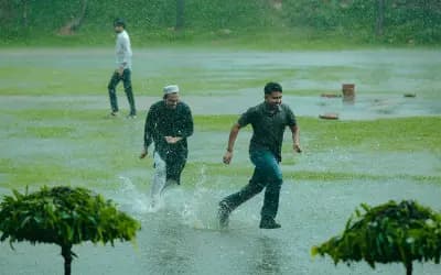 বৃষ্টি: ব্যবহারিক উপকারিতা ও নবীজির সুন্নাহ