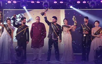 ‘ফেস অব টুমরো’ চ্যাম্পিয়ন রাইসা-লাবণ