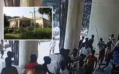 সিরাজগঞ্জে রবীন্দ্রনাথ ঠাকুরের কাছারিবাড়িতে হামলা-ভাঙচুর
