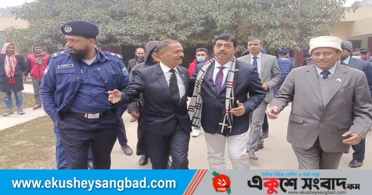 শাহজাদপুর আদালত পরিদর্শনে বিচারপতি মোস্তাফিজুর রহমান