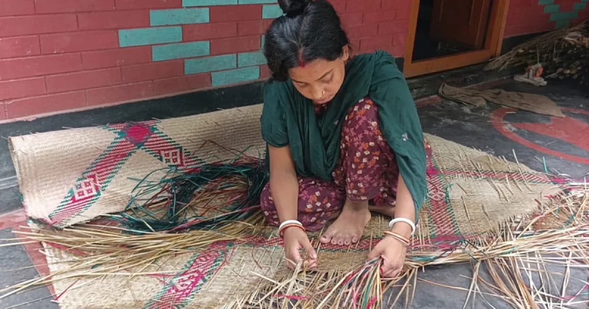 প্লাস্টিকের দাপটে হারিয়ে যাচ্ছে সিরাজগঞ্জের শীতল পাটি