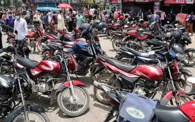 মোটরসাইকেলের সামনেও বসাতে হবে নম্বর প্লেট