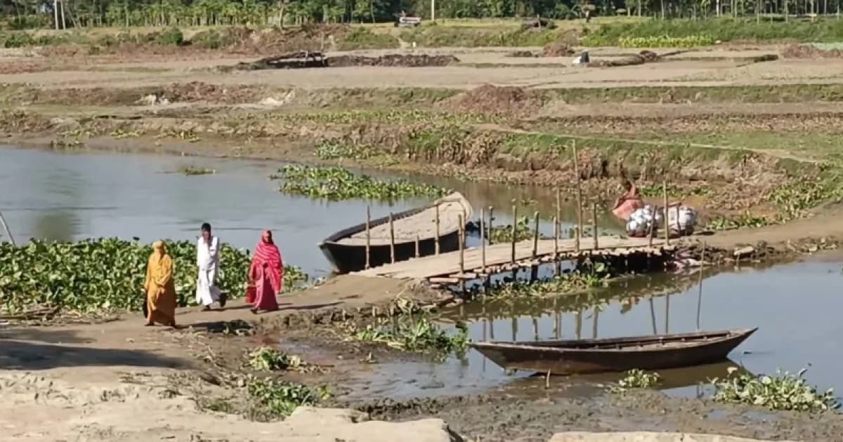 সিরাজগঞ্জের সরাই চণ্ডী ঘাটে সেতুর অভাব, দুর্ভোগে ১৫ গ্রামের মানুষ