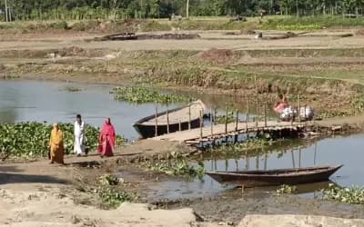 সিরাজগঞ্জের সরাই চণ্ডী ঘাটে সেতুর অভাব, দুর্ভোগে ১৫ গ্রামের মানুষ
