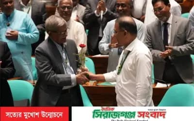 নতুন রাষ্ট্রপতিকে লাল গোলাপ দিয়ে শুভেচ্ছা জানিয়েছেন প্রধানমন্ত্রী