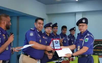 সিরাজগঞ্জ জেলা পুলিশের ১৬ সদস্য পেলেন ক্রেস্ট,সনদ ও অর্থ পুরস্কার