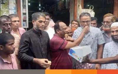 মির্জা ফখরুল রাষ্ট্রপতি ও রিজভী ভারপ্রাপ্ত মহাসচিব নির্বাচিত হওয়ায় সিরাজগঞ্জে মিষ্টি বিতরণ